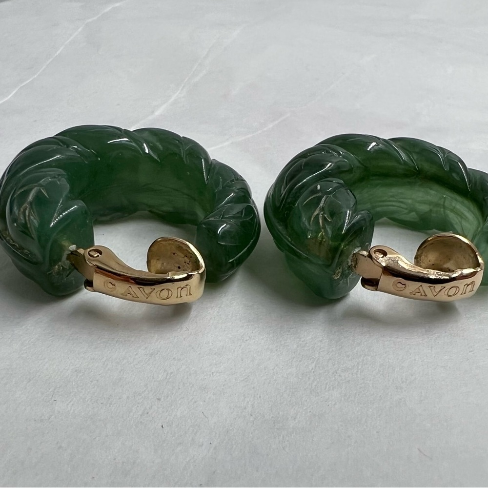 1982 Vintage Avon Floral Hoop Green Clip On Earrings - Picture 4 of 8